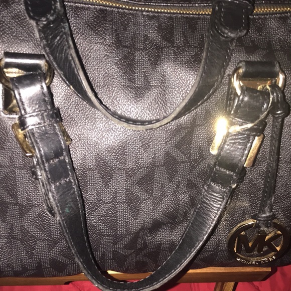 Authentic Michael Kors Handbag! Does not come with dust bag! Check all pics! - Picture 2 of 11